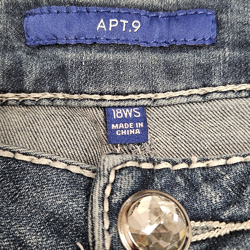 Apt. 9 Women's Embellished Blue Jeans Size 18WS New Without Tags - Picture 3 of 5